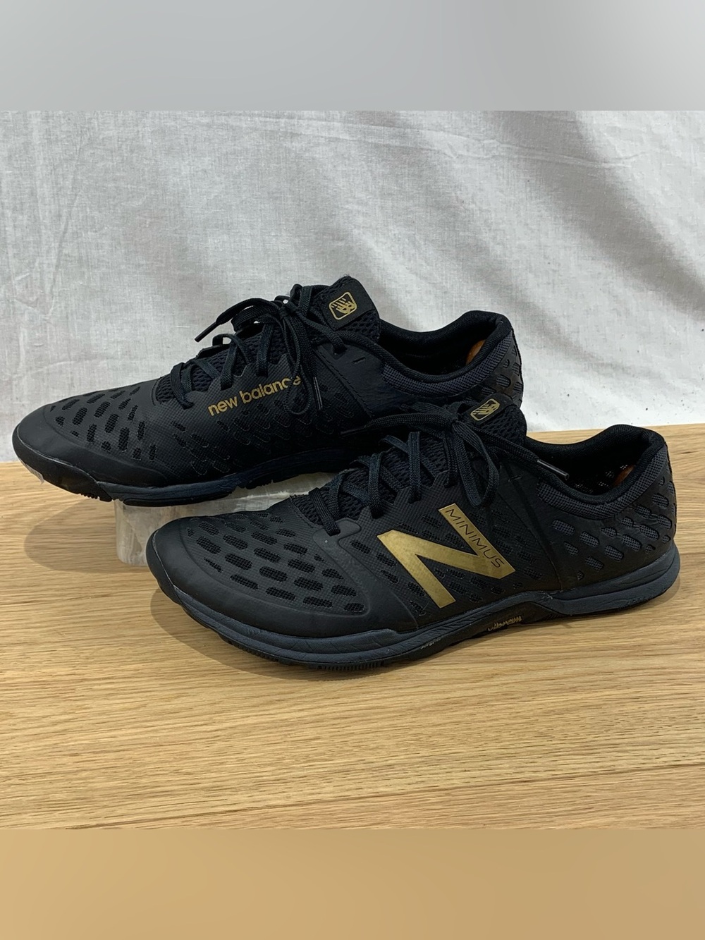 New Balance Minimus 20v4 Men’s Size 11.5 D Black Gold Vibram Athletic Shoes